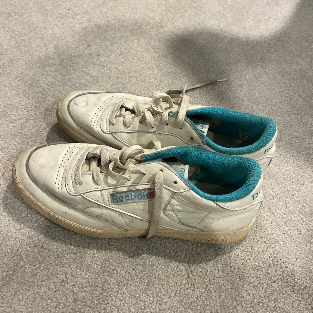 Reebok White and Blue Sneakers with Classic Lace-Up Design